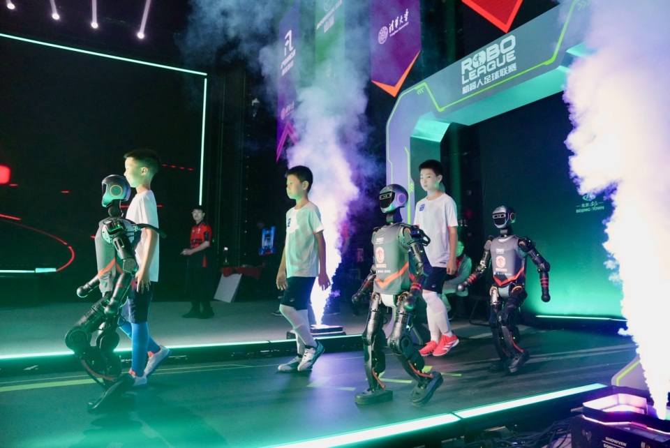 疑吸引了众 疑吸引了众